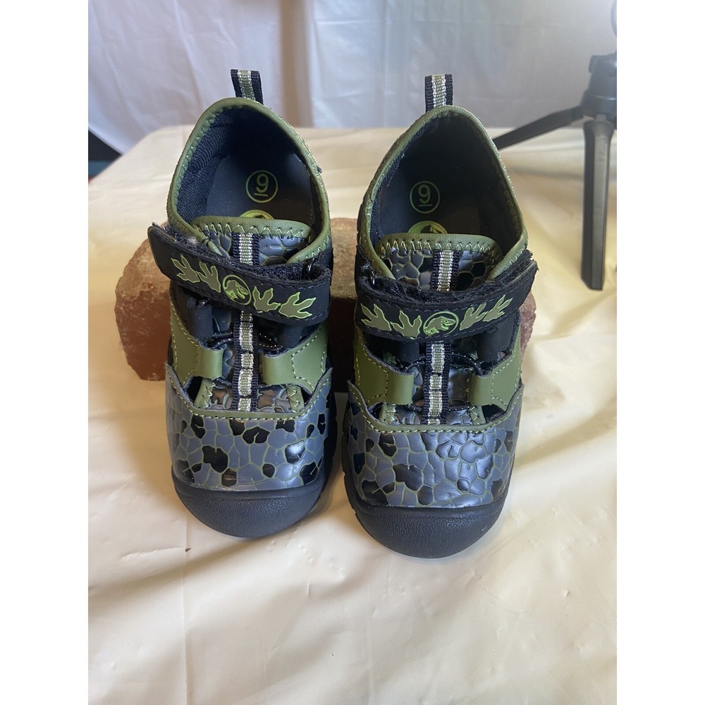 Kids‎ Jurassic World Light Up Dinasaur Sandals Size 9- Mint Condition